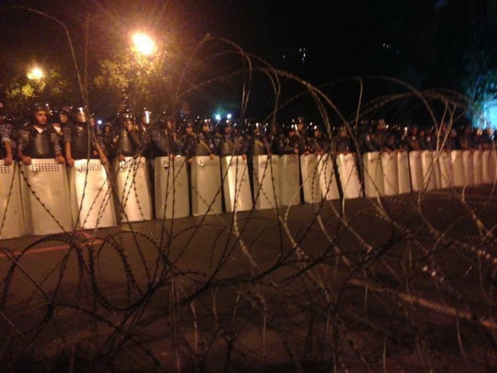 Security Forces facing the demonstrators