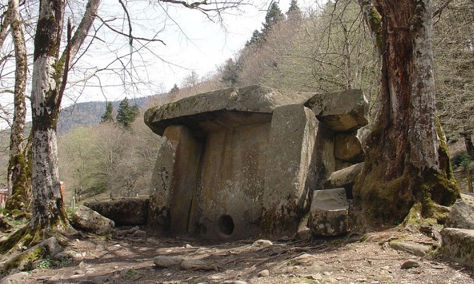 Scientists Adygea and Sochi are going to build a modern mountain Bytkha dolmen, but …